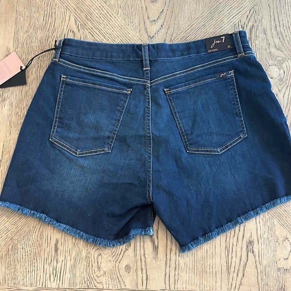 7 For All Mankind Jen 7 Mid Short Sculpting Panel NWT size 12 - Picture 2 of 10